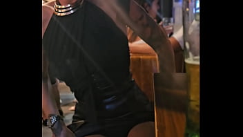 Je retire ma culotte en public tu veut voir la photo sans culotte avec les