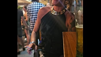 Je retire ma culotte en public tu veut voir la photo sans culotte avec les