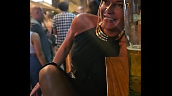 Je retire ma culotte en public tu veut voir la photo sans culotte avec les