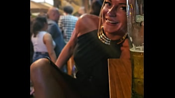 Je retire ma culotte en public tu veut voir la photo sans culotte avec les