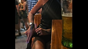 Je retire ma culotte en public tu veut voir la photo sans culotte avec les