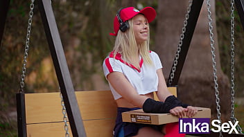 Petite brasilera vendedora de pizza es follada por muchos latinos sucios vivian lola