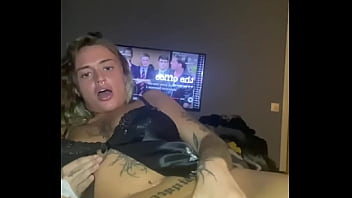 Horny emo slut fingers her little kitty