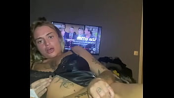 Horny emo slut fingers her little kitty