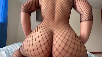 Mi vecina viene para que me la folle con su nueva lencería