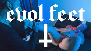 She is a professional at giving footjobs