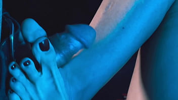 She is a professional at giving footjobs