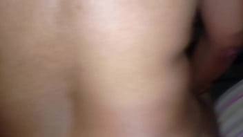 Intento meterle la verga en el culo a mi suegra pero no se deja así que le dejo bien cojido el coño