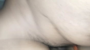 Esposa cachonda es follada por la gran polla de su cuñado mientra el marido trabaja