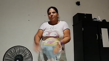 Esposa cachonda es follada por la gran polla de su cuñado mientra el marido trabaja