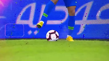 Neymar humilhando ao som de bebida rosa