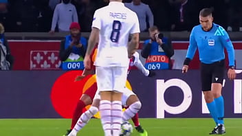 Neymar humilhando ao som de bebida rosa