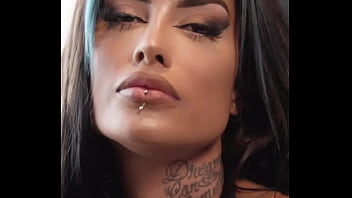 Tati zaqui linda de lingerie