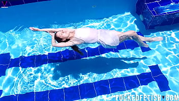 Pool yessica bunny dress wetlook