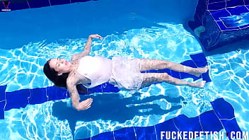 Pool yessica bunny dress wetlook