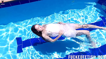 Pool yessica bunny dress wetlook