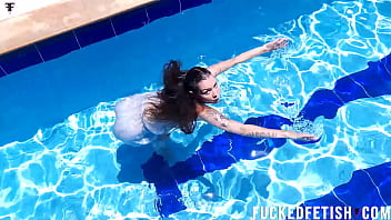Pool yessica bunny dress wetlook