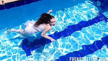 Pool yessica bunny dress wetlook