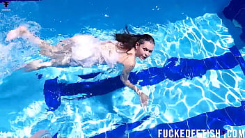 Pool yessica bunny dress wetlook