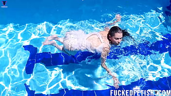 Pool yessica bunny dress wetlook