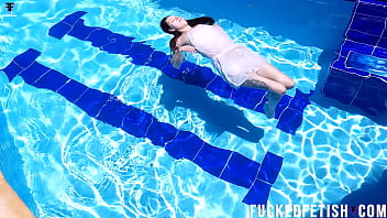 Pool yessica bunny dress wetlook