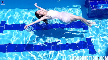 Pool yessica bunny dress wetlook