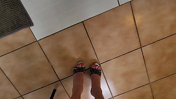 My boyfriend can't resist cuming on my feet