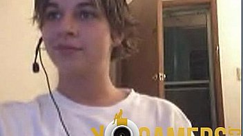 Webcamteen girl showing pussy