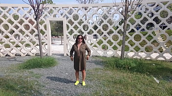 Look at the milf's skirt did you see the pussy Look at the milf's skirt did you see the pussy