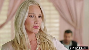 Vixenplus luscious milf fucked by stud