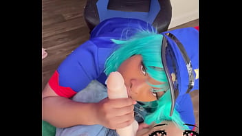 Hot cop slurps you up and squirts on you