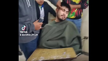 Chiquito calenturiento se prende con un toque