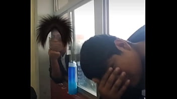 Chiquito calenturiento se prende con un toque