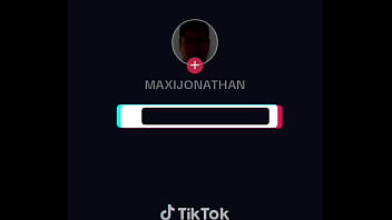 Chiquito calenturiento se prende con un toque