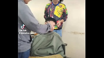 Chiquito calenturiento se prende con un toque