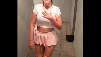 Ne vous cachez pas dans les couloirs professeur venez plutôt m'aider pour mon