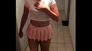 Ne vous cachez pas dans les couloirs professeur venez plutôt m'aider pour mon