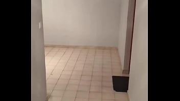 Ne vous cachez pas dans les couloirs professeur venez plutôt m'aider pour mon