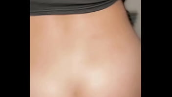 Un desconocido me vio masturbandome y me ofreció su polla gruesa