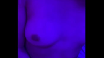 Un desconocido me vio masturbandome y me ofreció su polla gruesa