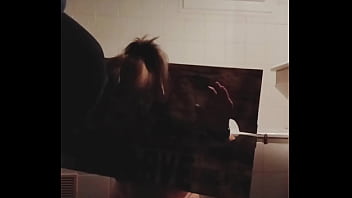 2025 10 31 esclave f en carcan uro et masturbation