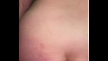 Vino mi amigo y le chupe la rica verga que tiene y me termino cojiendo rico hasta hacerme venir a lluvia de squirt