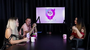 Começou pra deixar de ser clt não faz hard é hétero mas grava com mulheres e é acompanhante charllottye sheer red