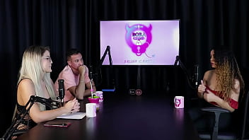 Começou pra deixar de ser clt não faz hard é hétero mas grava com mulheres e é acompanhante charllottye sheer red