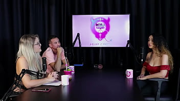 Começou pra deixar de ser clt não faz hard é hétero mas grava com mulheres e é acompanhante charllottye sheer red