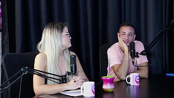 Começou Pra Deixar De Ser Clt Não Faz Hard é Hétero Mas Grava Com Mulheres E é Acompanhante Charllottye Sheer Red thumbnail