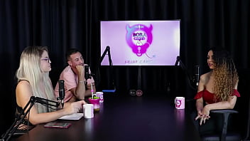 Começou pra deixar de ser clt não faz hard é hétero mas grava com mulheres e é acompanhante charllottye sheer red