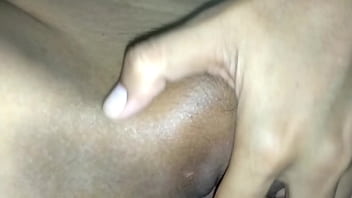 สาวสวยที่ยังต้องการเสียความบริสุทธิ์ให้แก่ควยที่เย็ดเข้ารูหี