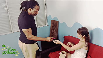 Bbc me ajudou a testar os brinquedos novos e comeu o meu cuzinho