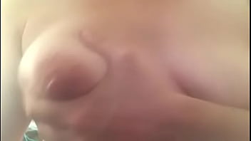 Sobando mis tits